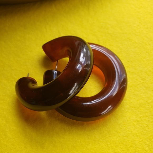 VINTAGE Large Hoop Lucite Earrings Brown Resin - Picture 3 of 8